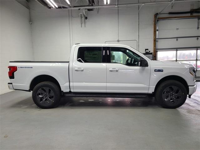 Photo of 2025 Oxford White Ford F-150 Lightning
