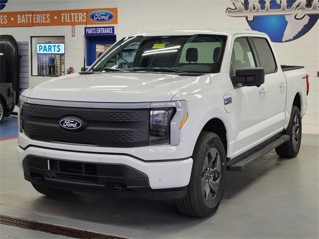Photo of 2025 Oxford White Ford F-150 Lightning