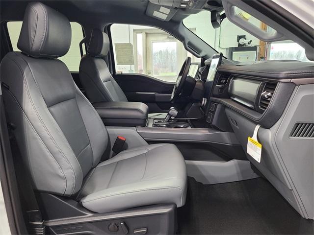 Photo of 2025 Oxford White Ford F-150 Lightning