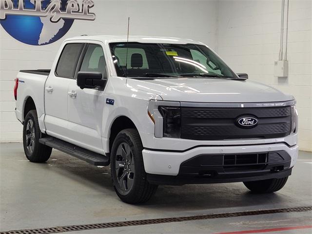 Photo of 2025 Oxford White Ford F-150 Lightning
