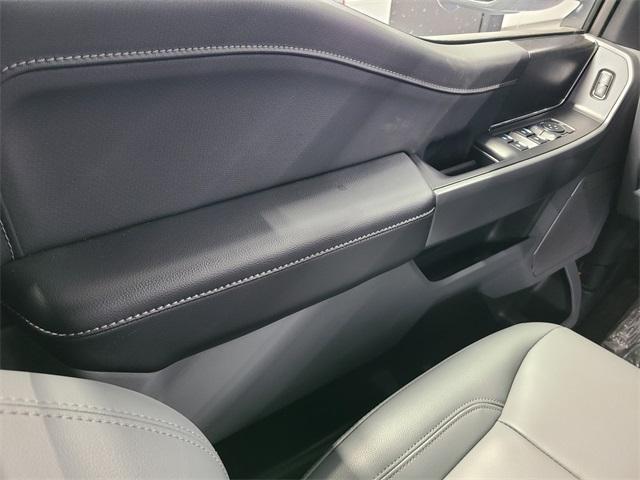 Photo of 2025 Oxford White Ford F-150 Lightning