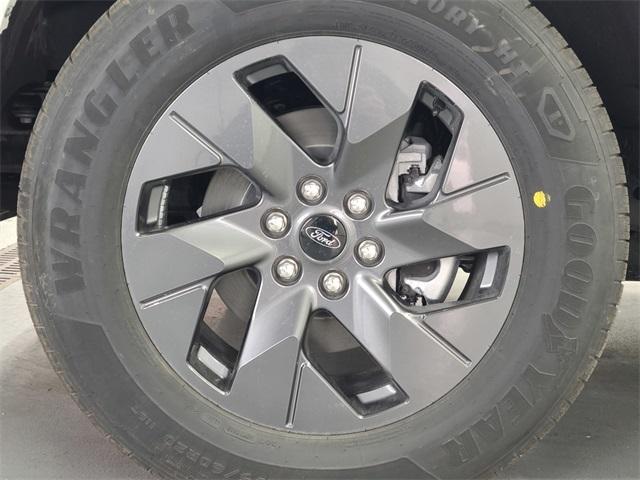 Photo of 2025 Oxford White Ford F-150 Lightning