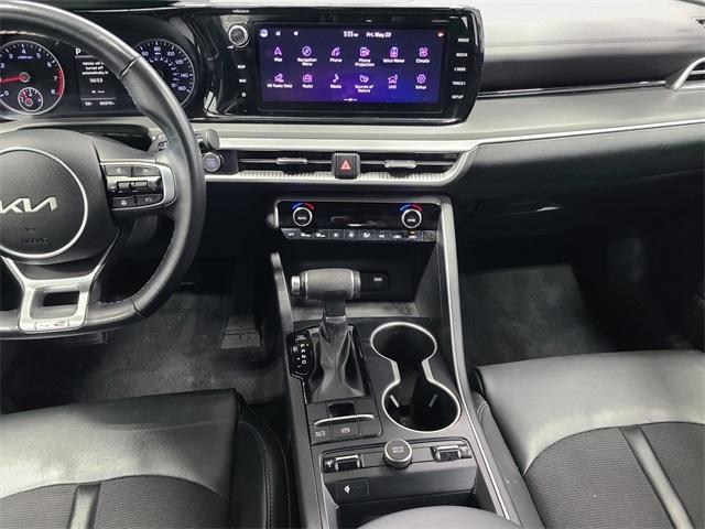 Photo of 2022 Glacial White Pearl Kia K5