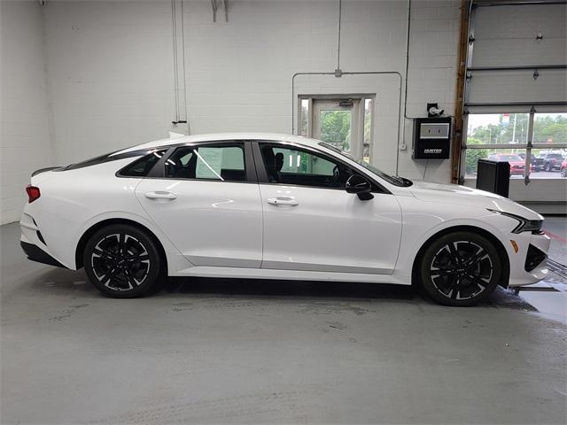 Photo of 2022 Glacial White Pearl Kia K5