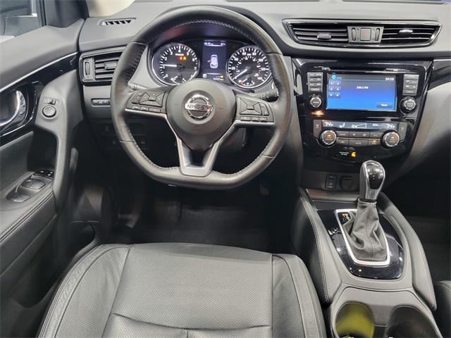 Photo of 2017 Brilliant Silver Nissan Rogue Sport