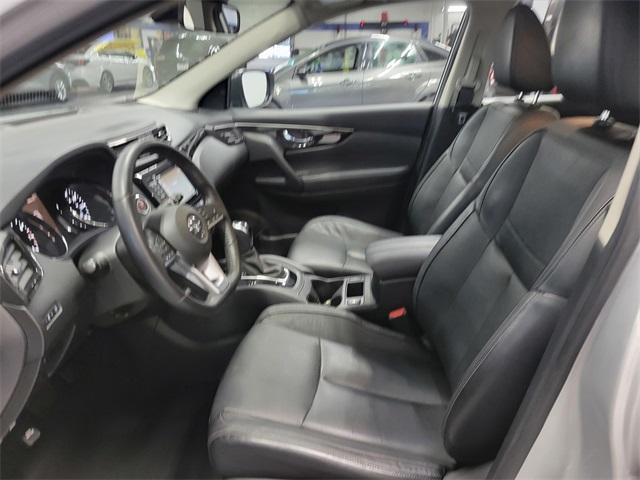 Photo of 2017 Brilliant Silver Nissan Rogue Sport