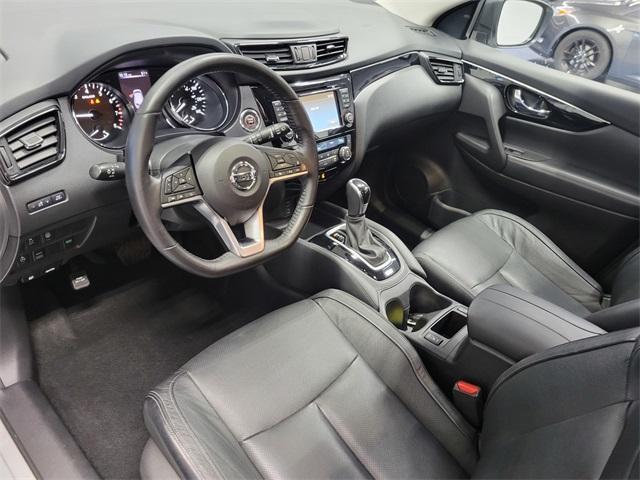 Photo of 2017 Brilliant Silver Nissan Rogue Sport