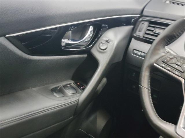 Photo of 2017 Brilliant Silver Nissan Rogue Sport
