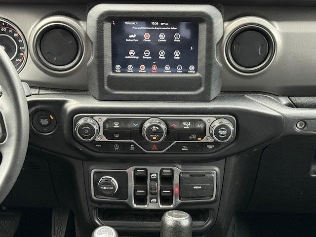 Photo of 2023 Black Clearcoat Jeep Gladiator