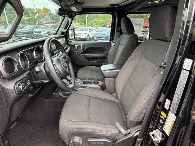 Photo of 2023 Black Clearcoat Jeep Gladiator