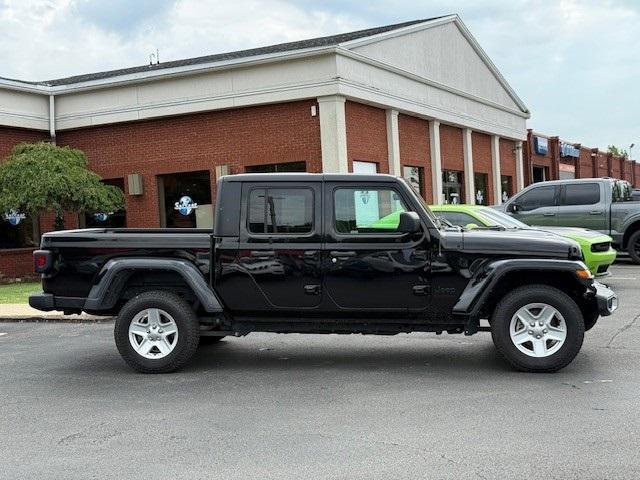 Photo of 2023 Black Clearcoat Jeep Gladiator