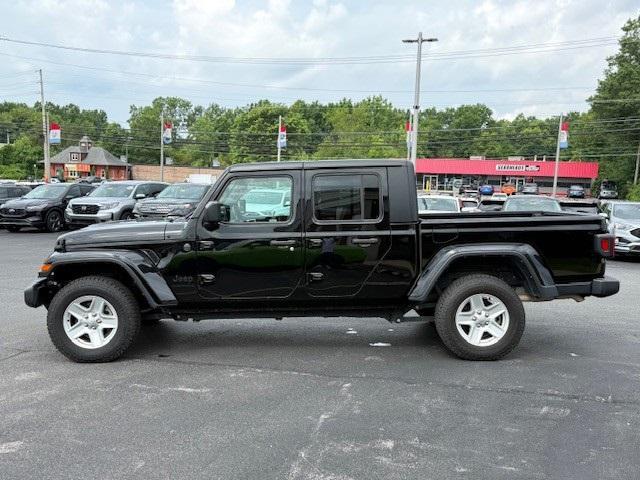 Photo of 2023 Black Clearcoat Jeep Gladiator