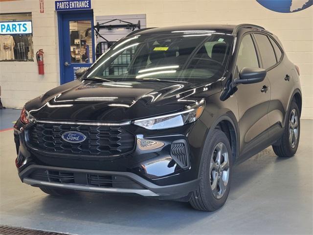 Photo of 2025 Black Metallic Ford Escape