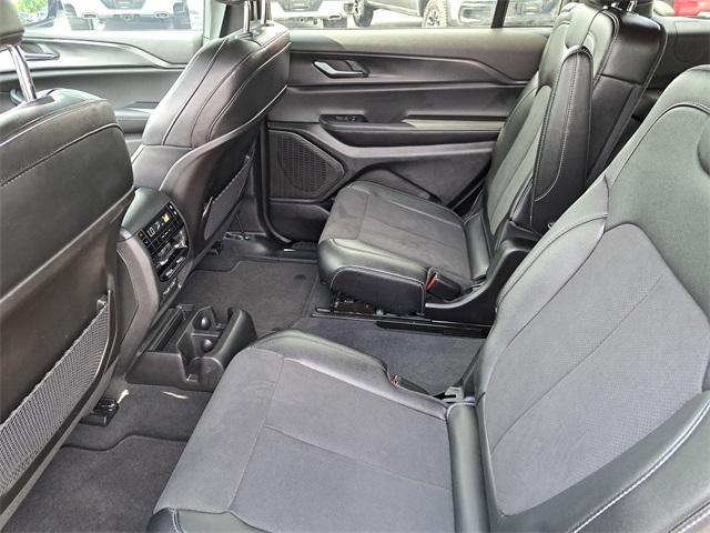 Photo of 2024 Diamond Black Jeep Grand Cherokee L