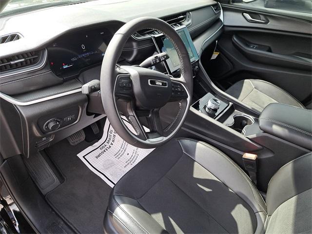 Photo of 2024 Diamond Black Jeep Grand Cherokee L