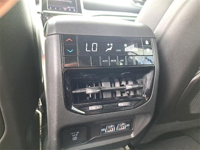 Photo of 2024 Diamond Black Jeep Grand Cherokee L