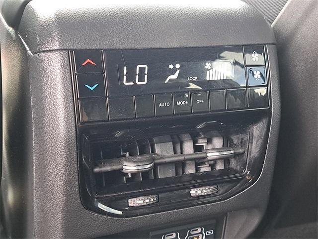 Photo of 2024 Diamond Black Jeep Grand Cherokee L