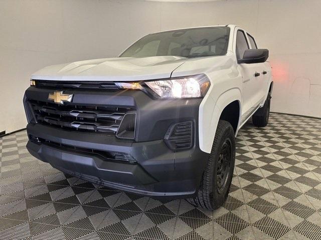 Photo of 2025 Summit White Chevrolet Colorado