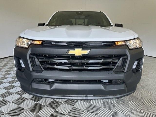 Photo of 2025 Summit White Chevrolet Colorado