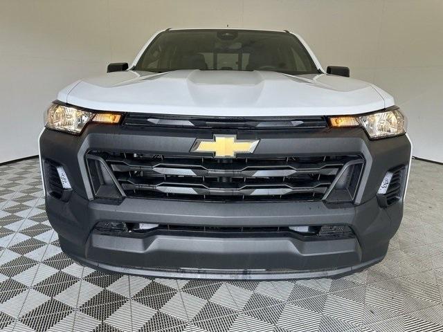 Photo of 2025 Summit White Chevrolet Colorado