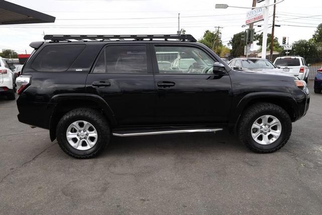 Photo of 2016 Midnight Black Metallic Toyota 4Runner