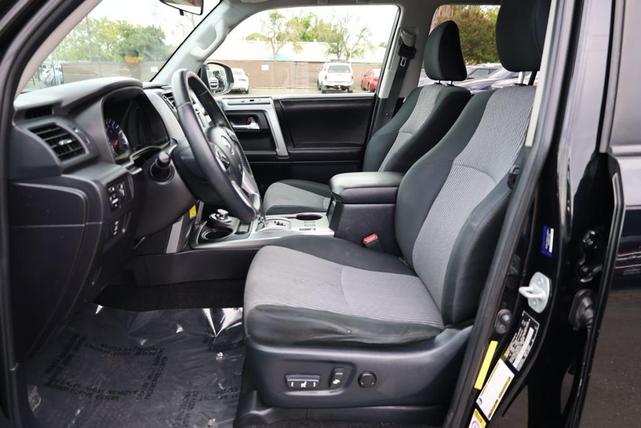 Photo of 2016 Midnight Black Metallic Toyota 4Runner