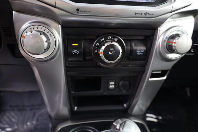 Photo of 2016 Midnight Black Metallic Toyota 4Runner
