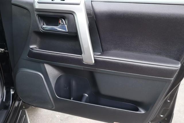 Photo of 2016 Midnight Black Metallic Toyota 4Runner
