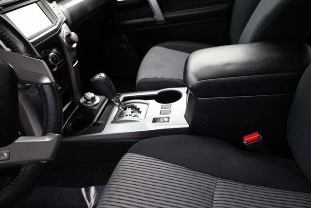 Photo of 2016 Midnight Black Metallic Toyota 4Runner