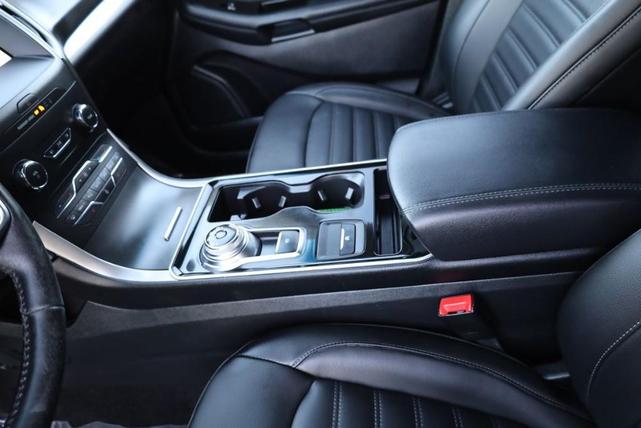 Photo of 2019 Ingot Silver Metallic Ford Edge