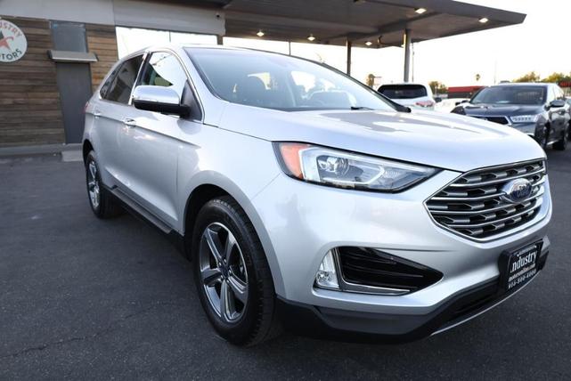 Photo of 2019 Ingot Silver Metallic Ford Edge