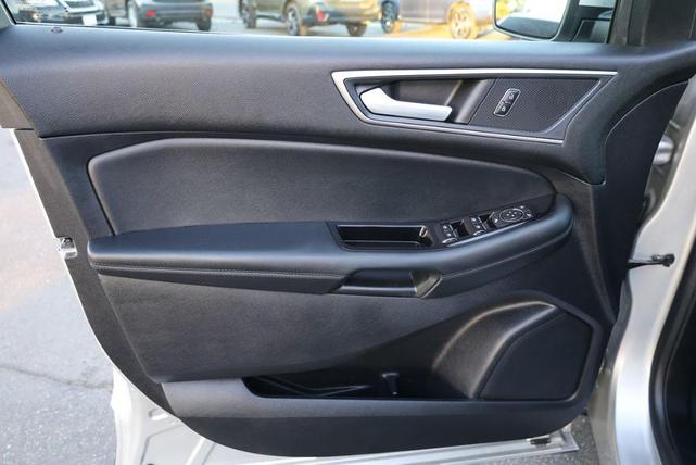 Photo of 2019 Ingot Silver Metallic Ford Edge