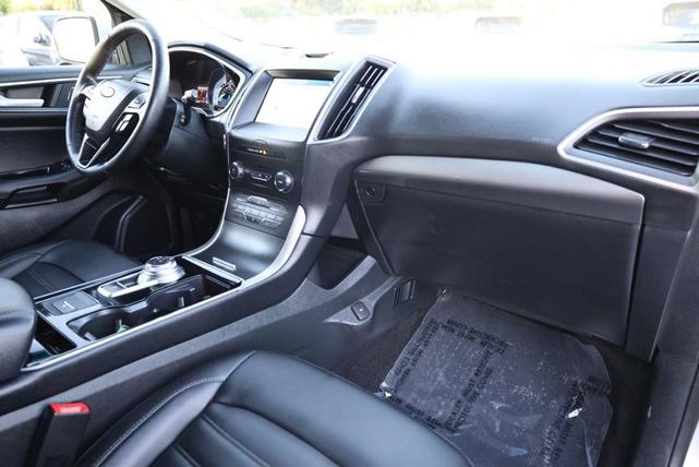 Photo of 2019 Ingot Silver Metallic Ford Edge