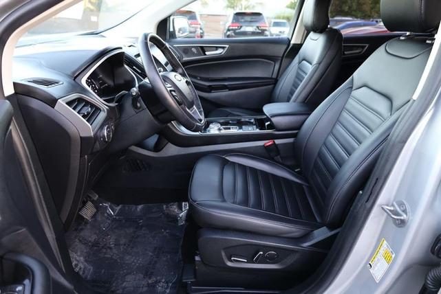 Photo of 2019 Ingot Silver Metallic Ford Edge