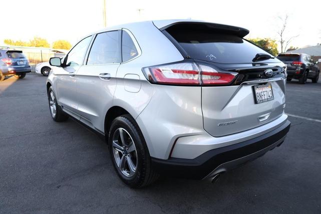 Photo of 2019 Ingot Silver Metallic Ford Edge
