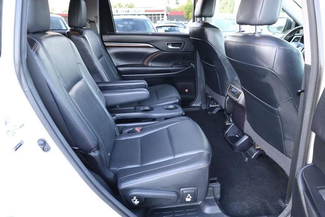 Photo of 2014 Blizzard Pearl Toyota Highlander