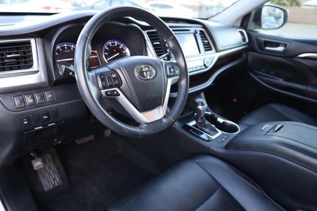 Photo of 2014 Blizzard Pearl Toyota Highlander