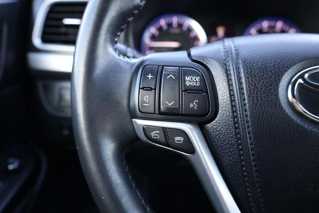 Photo of 2014 Blizzard Pearl Toyota Highlander