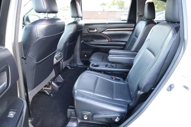 Photo of 2014 Blizzard Pearl Toyota Highlander