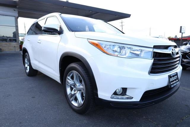 Photo of 2014 Blizzard Pearl Toyota Highlander