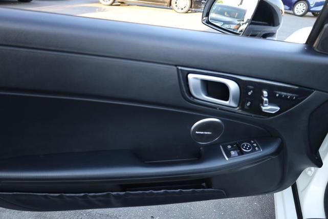 Photo of 2019 Polar White Mercedes-Benz SLC 300