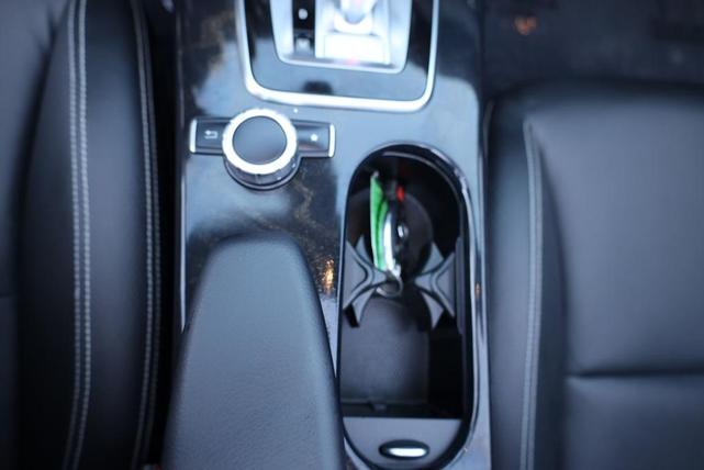 Photo of 2019 Polar White Mercedes-Benz SLC 300