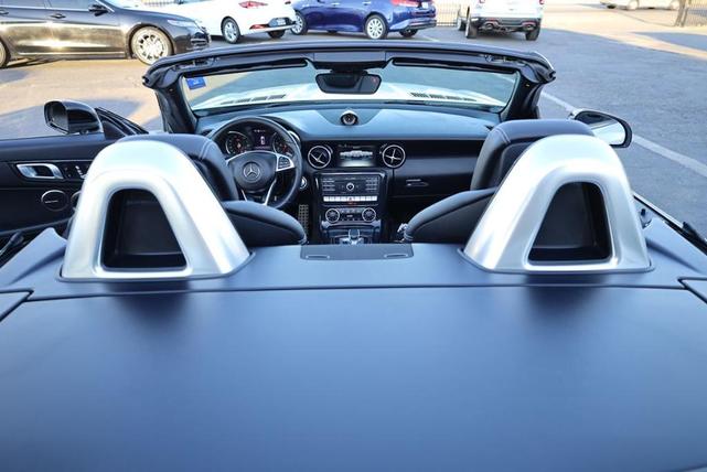 Photo of 2019 Polar White Mercedes-Benz SLC 300
