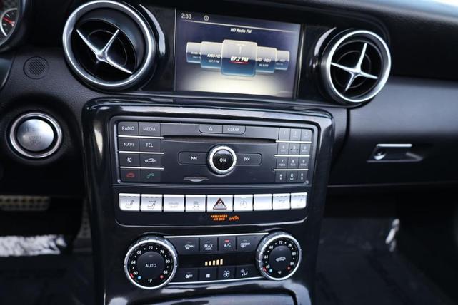 Photo of 2019 Polar White Mercedes-Benz SLC 300