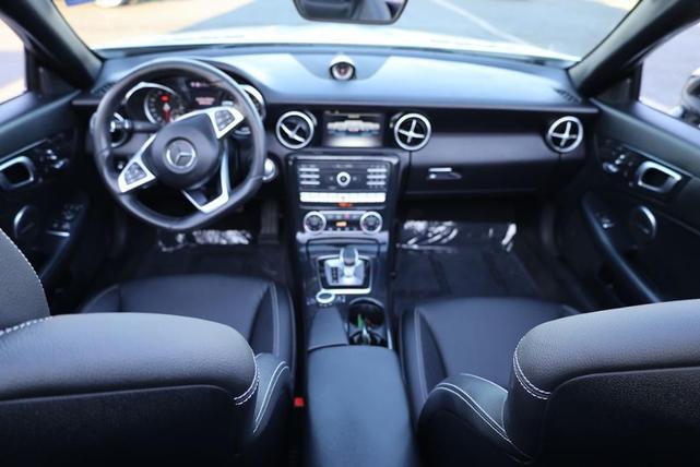 Photo of 2019 Polar White Mercedes-Benz SLC 300