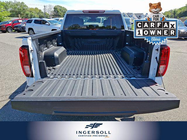 Photo of 2023 Summit White GMC Sierra 1500