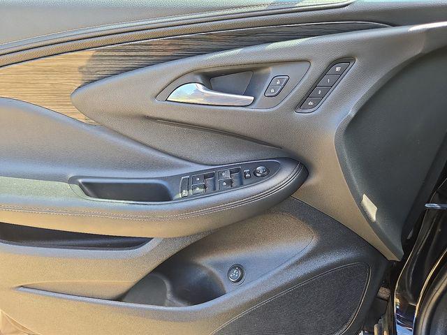 Photo of 2017 Ebony Twilight Metallic Buick Envision