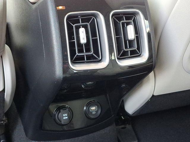 Photo of 2022 Snow White Pearl Kia Sorento Plug-In Hybrid