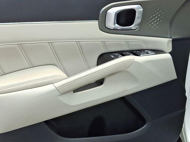 Photo of 2022 Snow White Pearl Kia Sorento Plug-In Hybrid