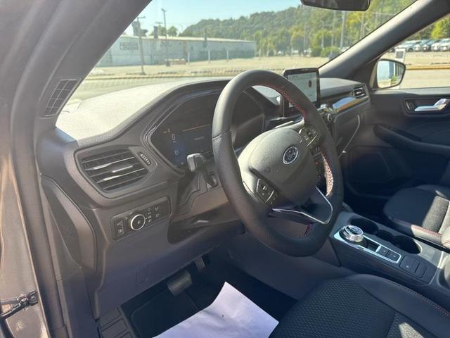 Photo of 2025 Carbonized Gray Metallic Ford Escape